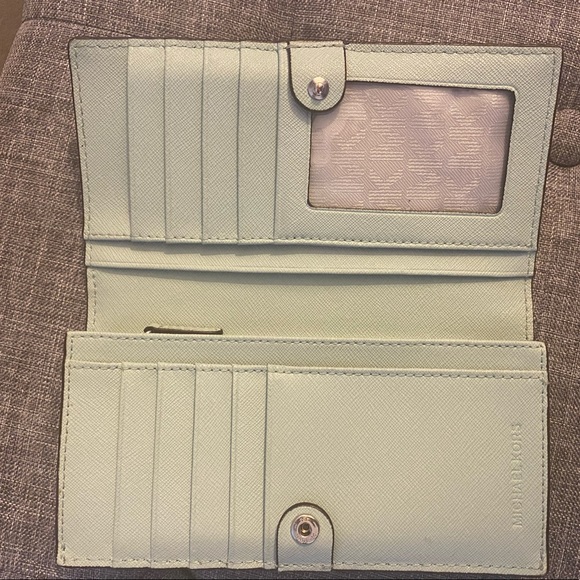 Michael Kors wallet - Picture 2 of 2